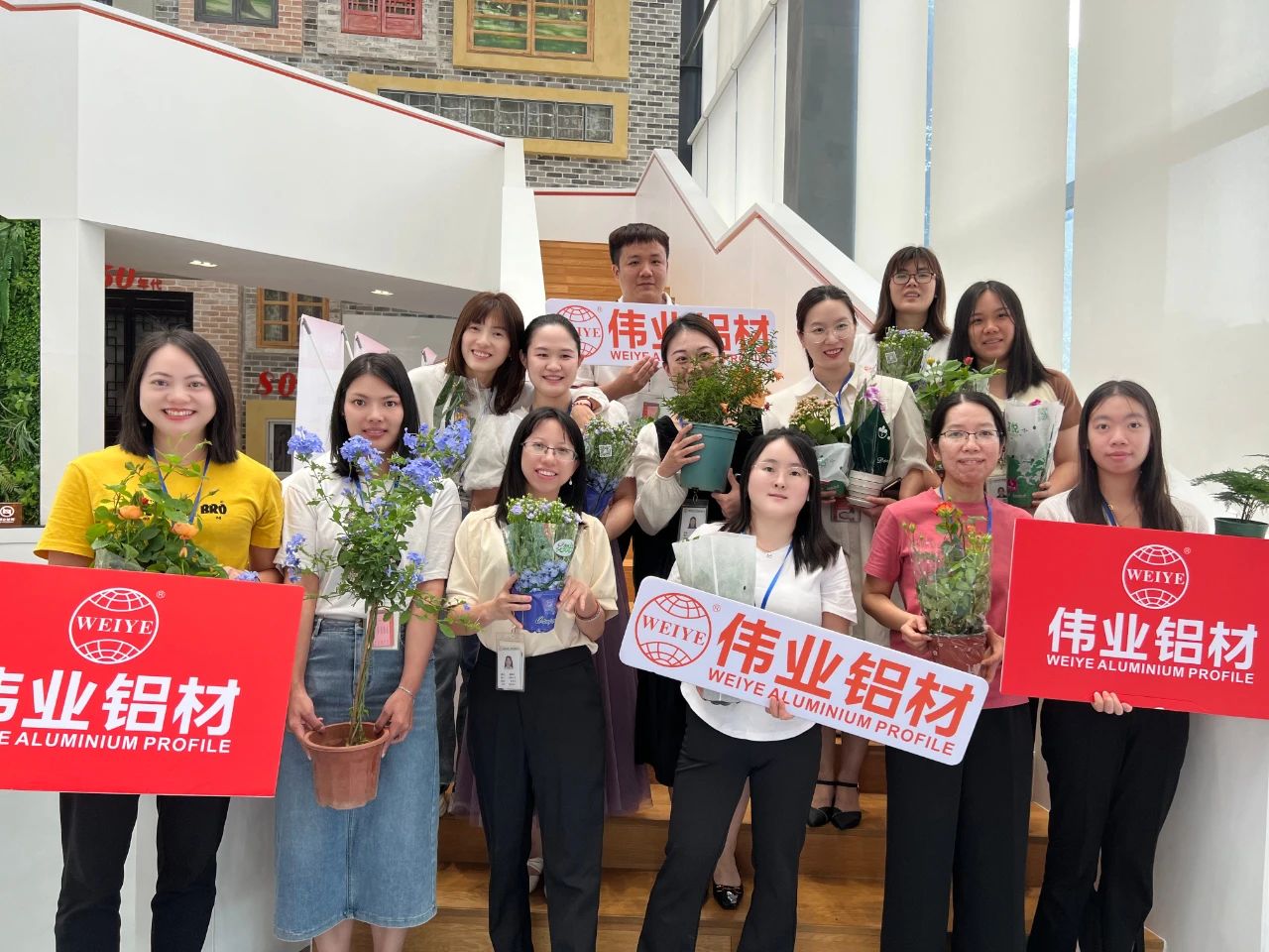 以爱浇灌，，，，，，，礼赠母亲 | PG电子铝材感恩母亲节职工活动圆满进行